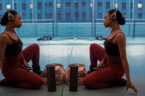 TINY PRETTY THINGS (L-R) KYLIE JEFFERSON as NEVEAH STROYER in episode 1 of TINY PRETTY THINGS. Cr. SOPHIE GIRAUD/NETFLIX © 2020