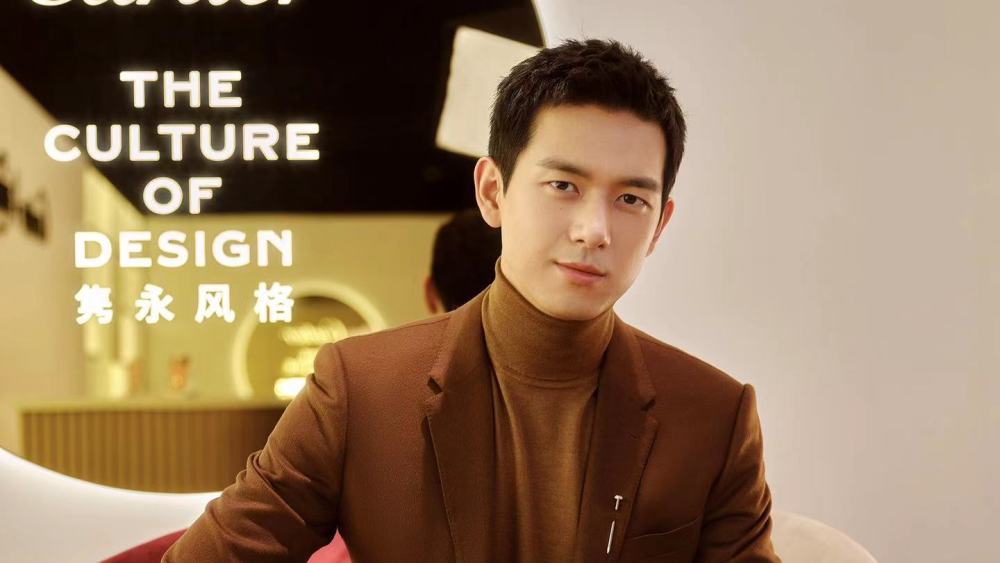 Chinese actor Li Xian and friend of the house hosts live streaming for Cartier in China.