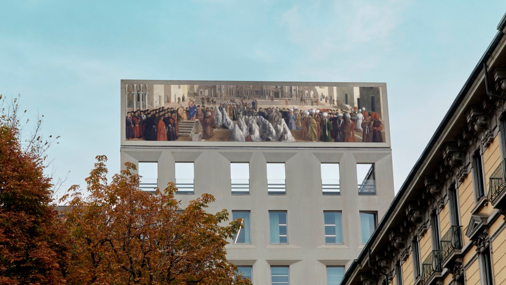 The screen Luxottica installed on top of its Milanese headquarters in Piazza Cadorna.
