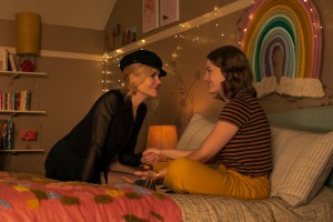THE PROM (L to R) NICOLE KIDMAN as ANGIE DICKINSON,JO ELLEN PELLMAN as EMMA in THE PROM. Cr. MELINDA SUE GORDON/NETFLIX © 2020