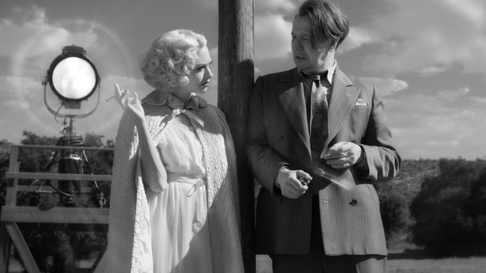 MANK (2020)Amanda Seyfried as Marion Davies and Gary Oldman as Herman Mankiewicz.