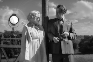 MANK (2020)Amanda Seyfried as Marion Davies and Gary Oldman as Herman Mankiewicz.