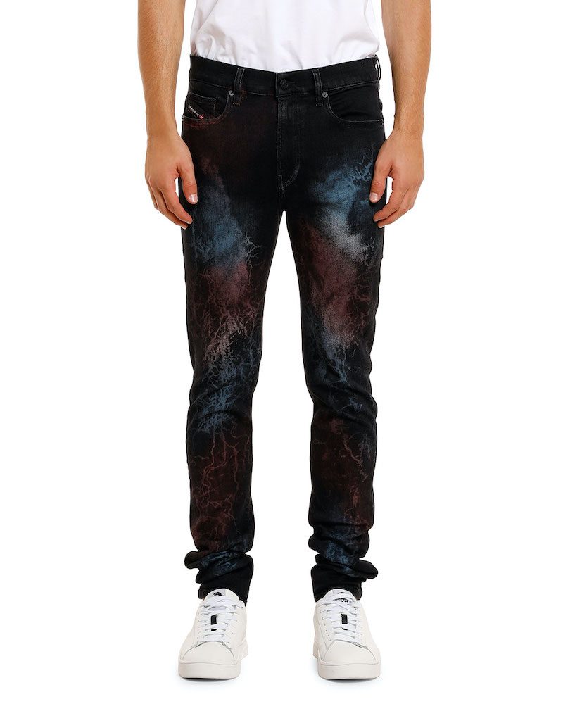 Rivet rounded up some of the top painted denim looks for men and women, featuring paint splattered jeans and denim jackets with artwork. 