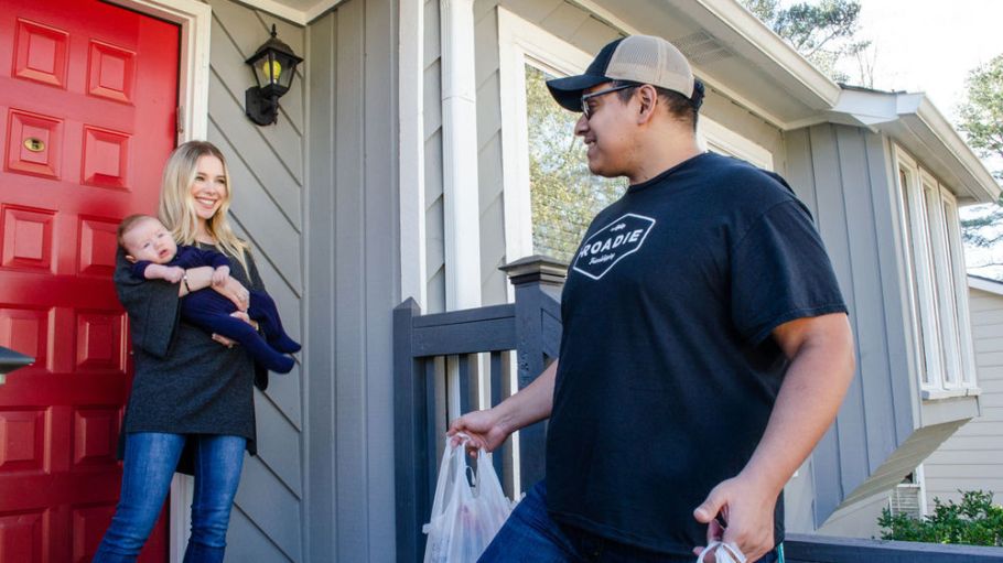 Same-day delivery startups like Roadie and Ohi are helping fashion brands like Untuckit connect with digital shoppers amid the pandemic.
