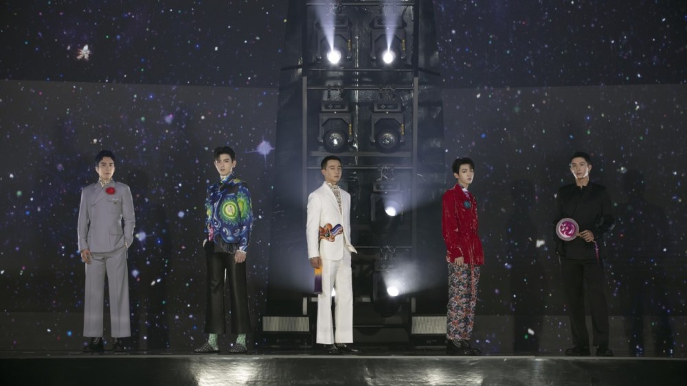 Five Dior China ambassadors wore new season clothes at the collection launch event in Beijing.