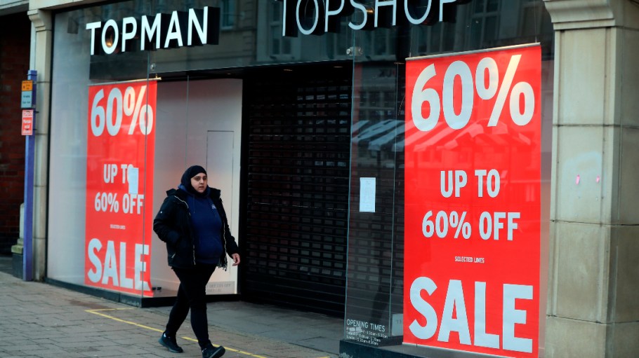 Administrators of bankrupt Topshop parent Arcadia plan to close 31 stores and shed 700 jobs as they begin reviewing bids for the company.