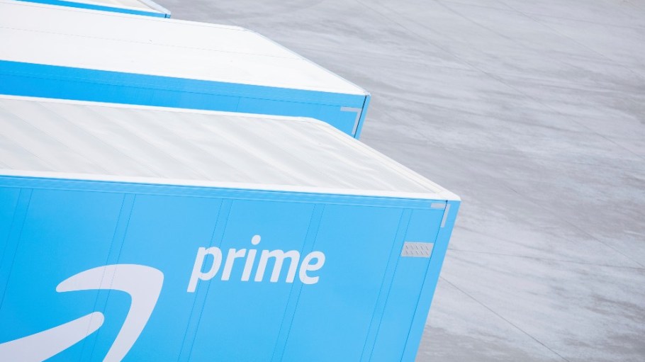 Amazon padded its ranks of Prime members as e-commerce growth beat eMarketer's expectations last year.
