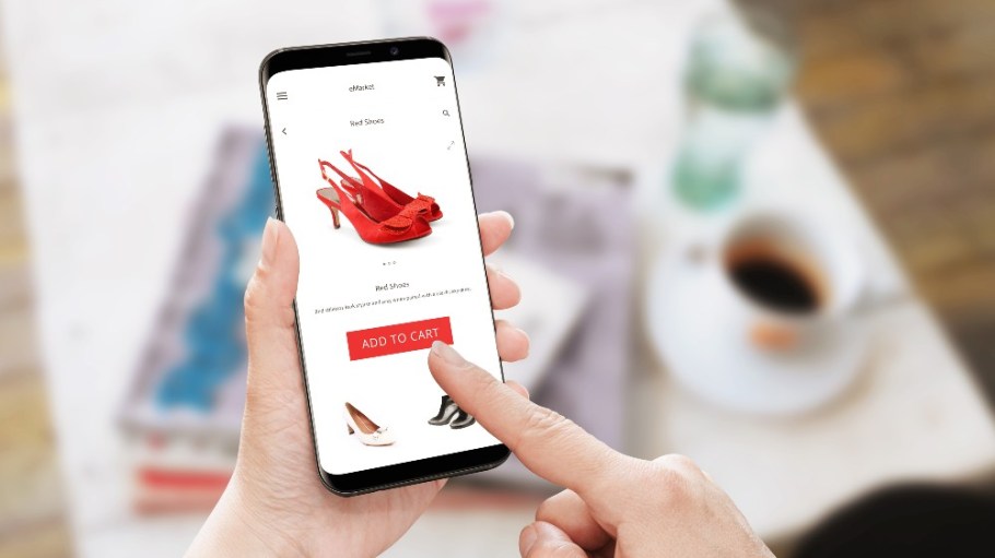 Over the course of the pandemic, both men and women adopted mobile shopping as their preferred method to browse and buy.