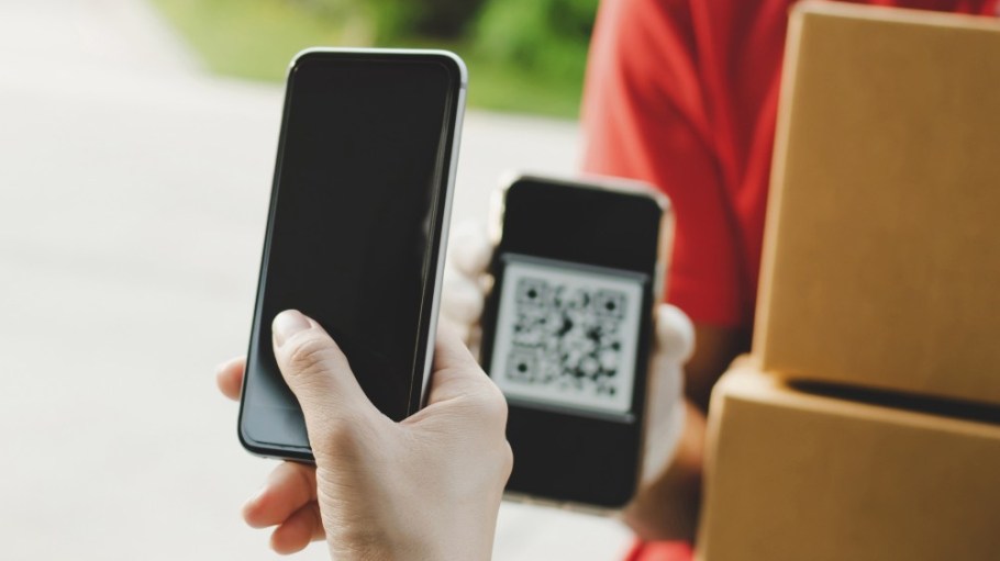 Executives from Urban Outfitters and logistics innovator Narvar revealed strategies for improving e-commerce returns amid Covid-19.