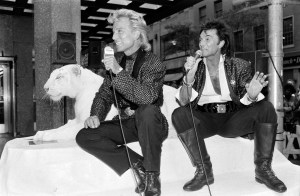 Entertainers Siegfried Fischbacher and Roy Horn dedicate "White Tiger Way" at New York's Radio City Music Hall on September 18, 1989.