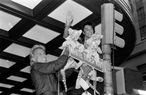 Entertainers Siegfried Fischbacher and Roy Horn dedicate "White Tiger Way" at New York's Radio City Music Hall on September 18, 1989.