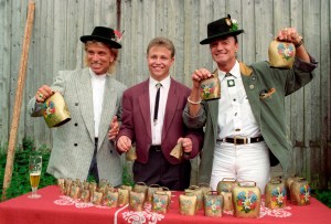 Cow carillon at the celebration of the 54th birthday of Siegfried Fischbacher (r) on 13 June 1993 in Sudelfeld. On the left Roy Horn, in the middle cow bell player Benedikt Paul. | usage worldwide Photo by: Ursula Düren/picture-alliance/dpa/AP Images