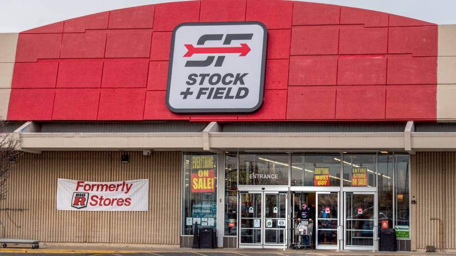 Stock+Field is closing all of its locations, with products from Under Armour, Wolverine, Wrangler, Lee liquidated at significant discounts.