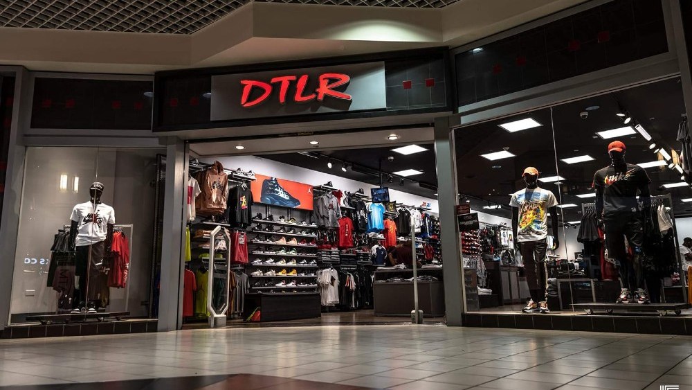 Recent moves by athletic fashion and footwear retailer JD Sports show it's serious about planting its flag on Foot Locker's home turf.