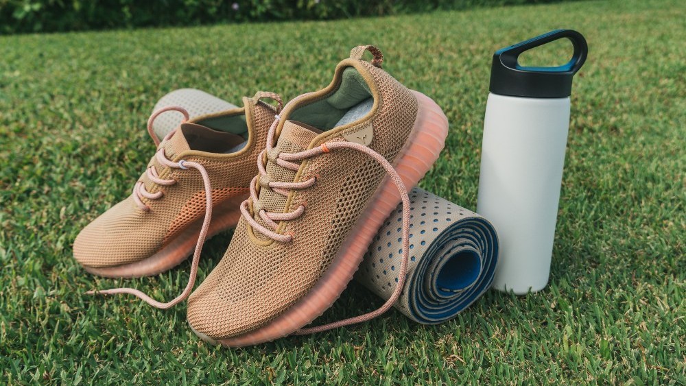 Lonowear launched a sustainable, sockless sneaker Kickstarter