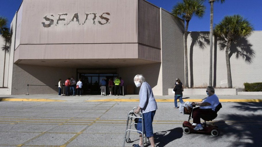 The parent company of Sears Holdings has reportedly settled a $40 million lawsuit for cancelling orders with Bangladesh garment suppliers.