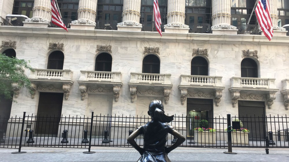 fearless girl statue on wall street