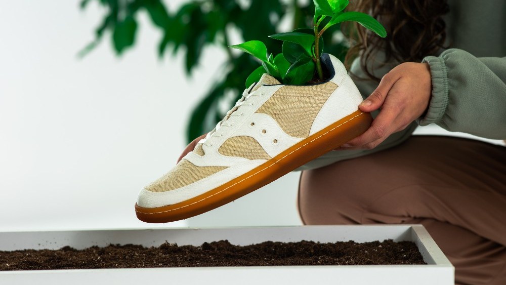 Saucony's Jazz Court RFG is made with zero plastic.
