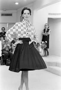 A look from Pauline Trigere Spring 1974 Ready to Wear Collection.