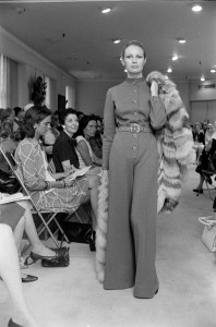 A look from Pauline Trigere Fall 1973 Ready to Wear Collection.