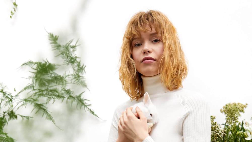 A still from GFG's campaign announcing the Earth Edit on it's Russian site, Lamoda