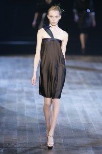 Maria Dvirnik on the runway at Lanvin's spring 2006 show at the Espace Ephemere Tuileries.