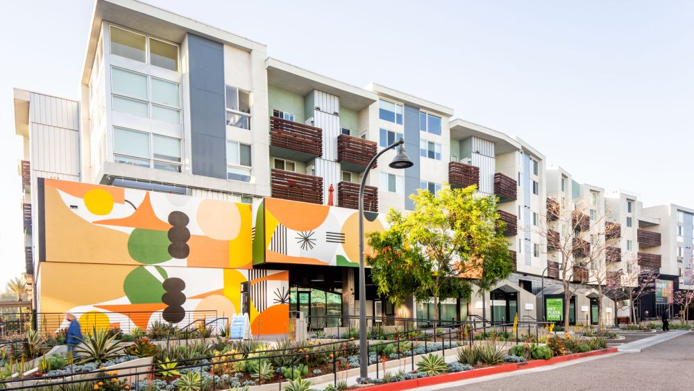 Free Market at Runway Playa Vista.