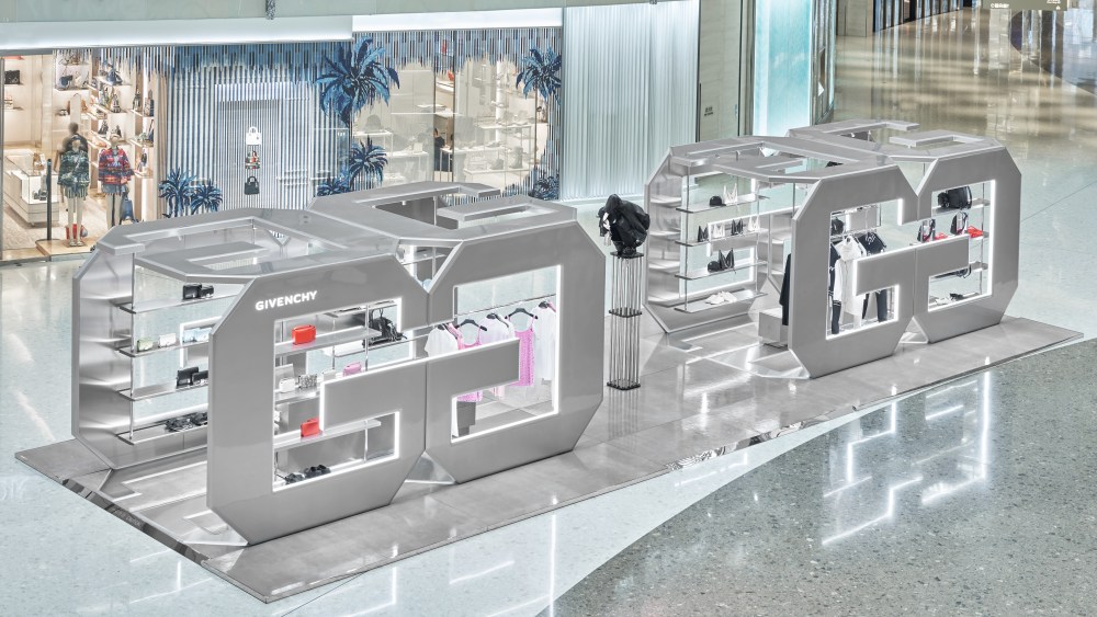 Givenchy 4G pop-up, IFC Shanghai