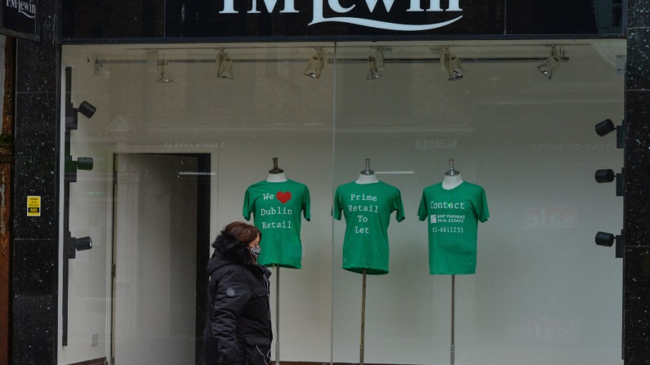 Prominent Europe, a supplier of men's clothing for retailers TM Lewin and Moss Bros., is set to shut down its business over the next year.