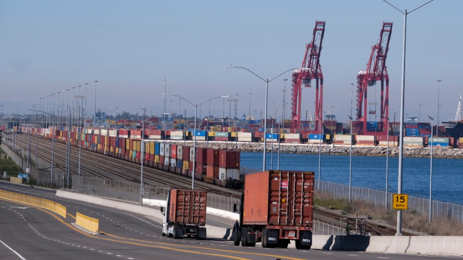 Striking truck drivers at the Port of Los Angeles, including ones allegedly fired after voting to join the Teamsters, set up a picket line at a ULH facility.