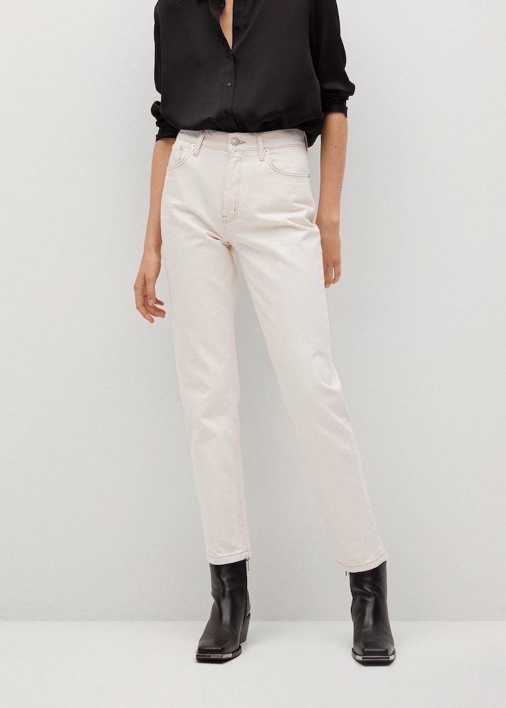 In honor of Mother’s Day, gift the cool mom in your life a pair of mom jeans that are both on-trend and comfort-focused.