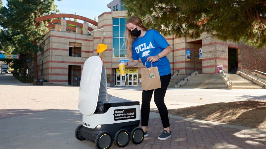 Autonomous robots, BOPIS and curbside pickup, smart lockers and visibility tools are leading the last-mile delivery push, says Coresight.
