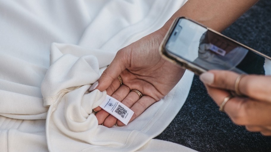 Avery Dennison has struck a deal with Ambercycle, a post-consumer garment recycler, as part of its complete digital care label solution.