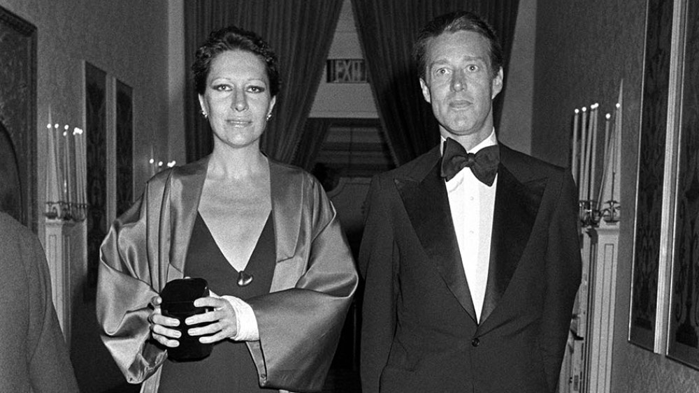 Elsa Peretti and Halston attend the Fragrance Foundation's dinner together in the Plaza Hotel in 1976.