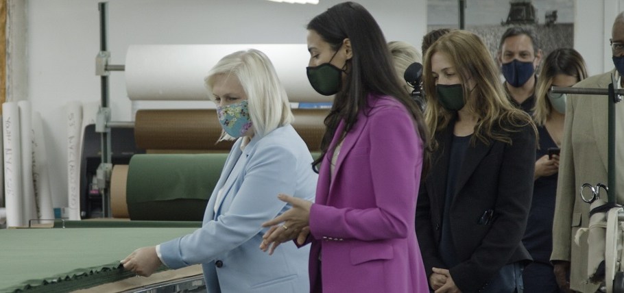 Sen. Gillibrand joined with leaders of Workers United and owners of Ferrara Mfg. to mark the fulfillment of a 17 million face mask order.