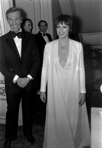 David Mahoney and Liza Minnelli attend a private dinner for Versailles event guests at Maxim's, Paris on November 28, 1973.