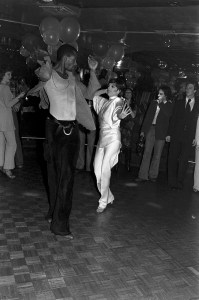 Liza Minnelli (C) dances with model Sterling St. Jacques during a party at the New York, New York nightclub on November 21, 1977.
