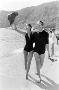 Designer Roy Halston and model Pat Cleveland on the beach during Braniff's "Three Evenings to Remember in Acapulco" event on March 16,1977.