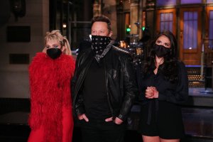 SATURDAY NIGHT LIVE -- "Elon Musk" Episode 1803 -- Pictured: (l-r) Musical guest Miley Cyrus, host Elon Musk, and Cecily Strong during Promos in Studio 8H on Thursday, May 6, 2021 -- (Photo by: Rosalind O'Connor/NBC)
