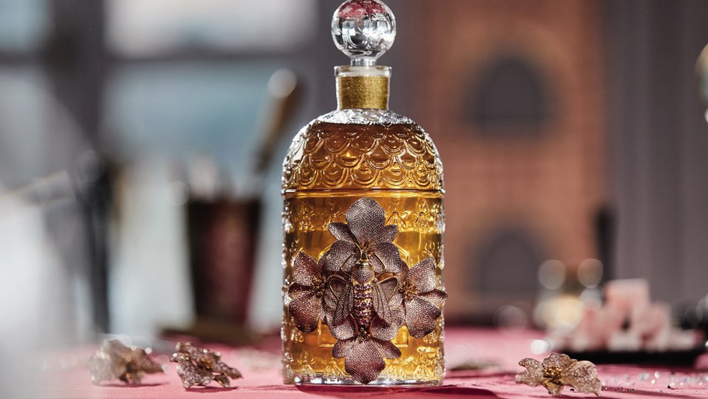Begüm Khan decorated a Guerlain fragrance bottle.