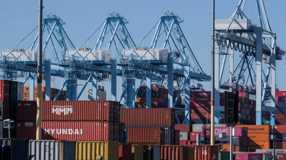Mirroring the rebound in U.S. retailing, apparel imports bounced back in the first quarter with an 11.63 percent gain to 6.7 million SME.