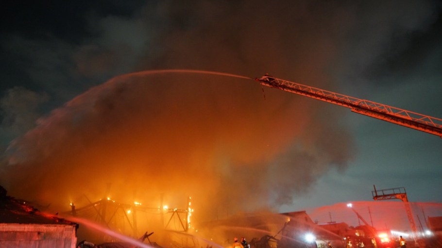 The Los Angeles County Fire Department battled a conflagration at a facility described as a shoe factory and as a warehouse on Salt Lake Avenue that caused the building’s roof to collapse.