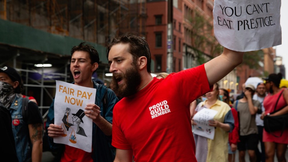The New Yorker Union Pickets Anna Wintour's Block Over Contract