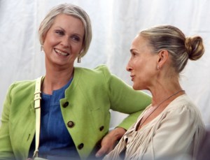 NEW YORK, NY- August 25: Cynthia Nixon and Sarah Jessica Parker on the set of And Just Like That in New York City on August 25, 2021. Credit: RW/MediaPunch /IPX