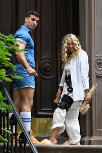 Photo by: NDZ/STAR MAX/IPx 2021 9/17/21 Sarah Jessica Parker filming on the set of 'And Just Like That' in the West Village of Manhattan in New York City.