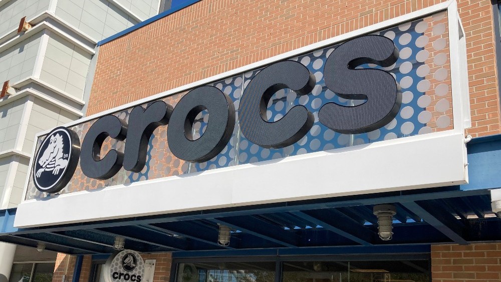 The U.S. International Trade Commission will investigate Crocs' claims that 23 companies infringed on its trademarks.