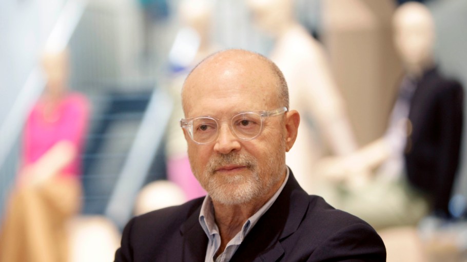 Former J.Crew and Gap CEO Mickey Drexler is taking the reins at classic apparel brand Alex Mill, which was founded by his son, Alex Drexler.