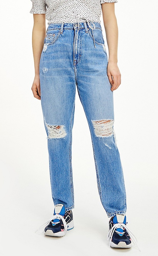 Rivet compiled a list of the ‘90s straight leg denim that every woman is currently eyeing, whether or not they lived through the decade.