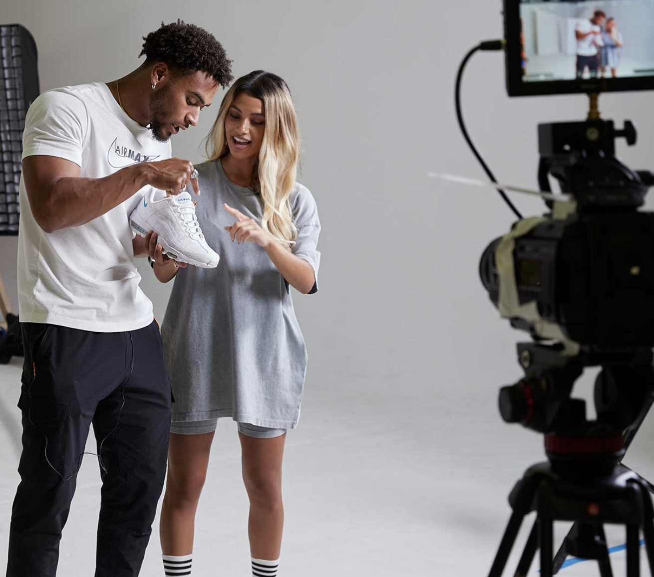ISawItFirst, a U.K.-based online curator of women’s and men’s fashion merchandise, has to signed an agreement to display, promote and sell its products on OOOOO’s unique live commerce shopping app.