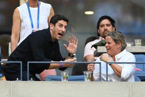 Actor Jason Biggs talks with Kim Clijsters during the Women's Singles championship match at the 2021 US Open, Saturday, Sep. 11, 2021 in Flushing, NY. (Garrett Ellwood/USTA via AP)
